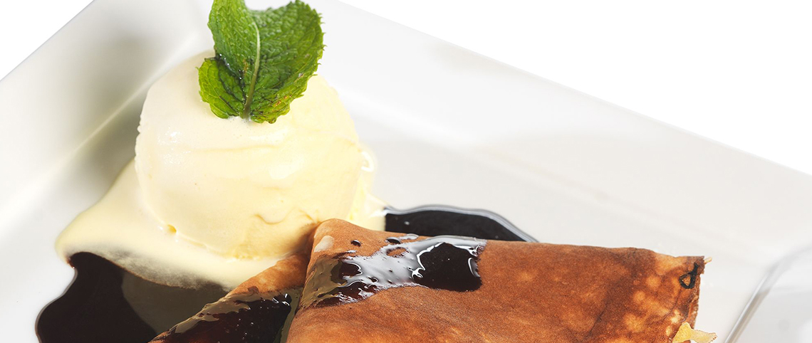 Crepe de Chocolate com gelado de baunilha